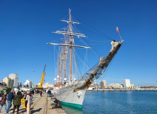 visita al buque escuela de Juan Sebastián de elCano de la Armada Española
