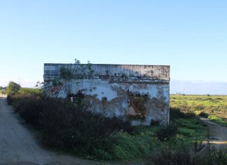 casa abandonada y en ruinas junto al sendero de Santibañez