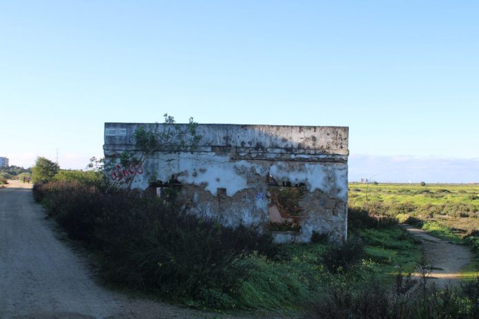 casa abandonada y en ruinas junto al sendero de Santibañez