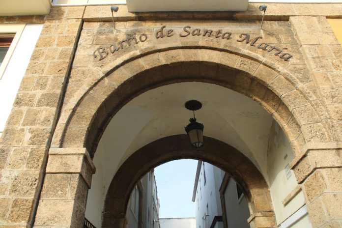 puerta del barrio de Santa María