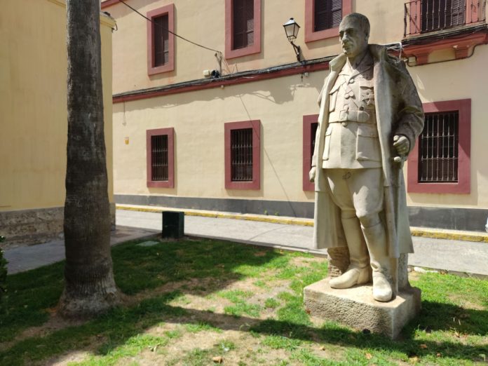 estatua de Miguel Primo de Rivera en Cádiz