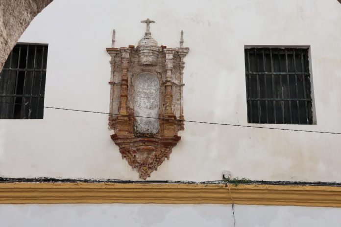 Hornacina de la ribera del río