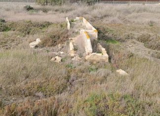 El guardián del abrevadero abrevadero abandonado