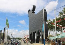 Feria de la primavera en El Puerto de Santa María coches de caballos en la feria de la primavera de El Puerto de Santa María