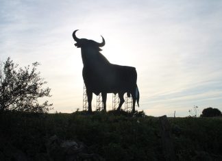 Icono de las carreteras en España toro de osborne