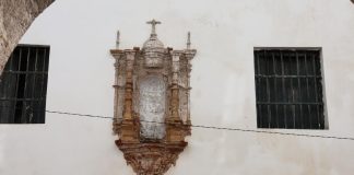 Hornacina de la ribera del río