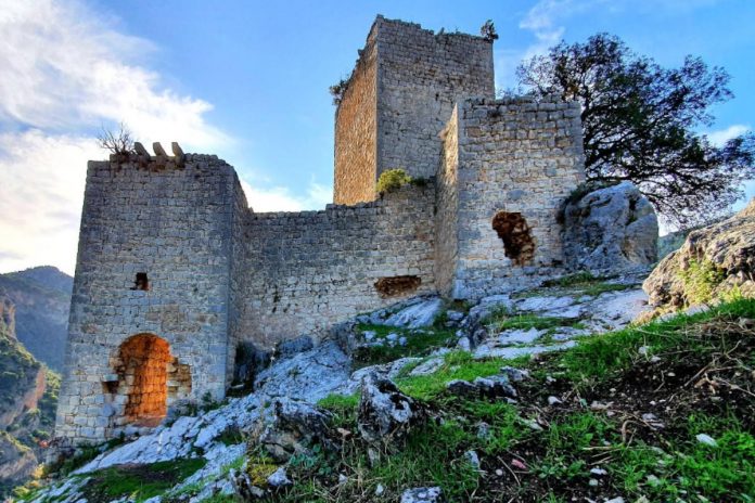 castillo de otiñar