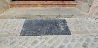 la tumba del umbral