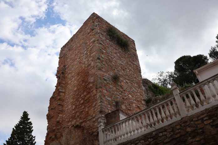 torre exenta de la calle real